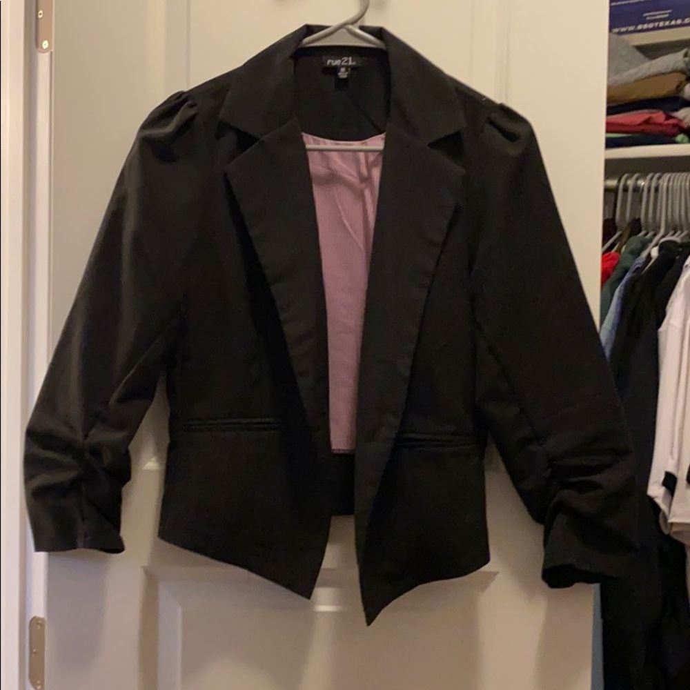 Women’s medium Tue 21 black blazer